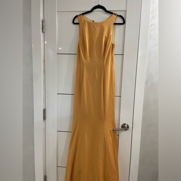 dress looks brand new I only wear it one time no tag - Picture 4 of 4